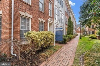 Building Photo - 306 S Fayette St