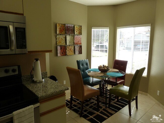 Building Photo - 221 Vista Royale Cir E