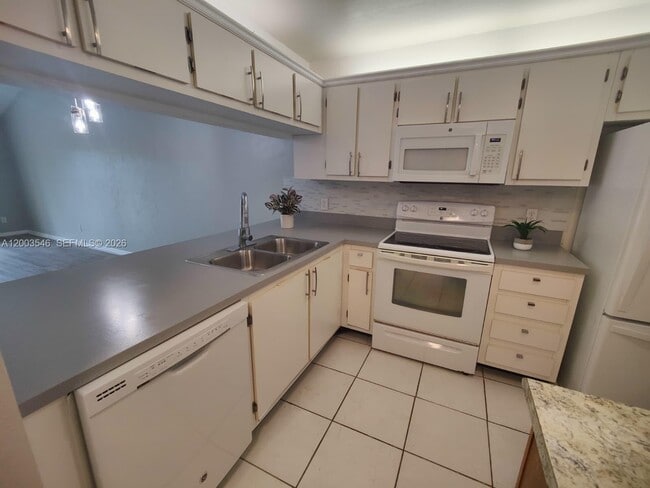 Building Photo - 2668 Kings Lake Blvd