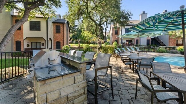 Building Photo - 18800 Lina St