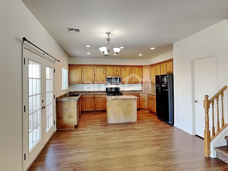 Building Photo - 782 E Christopher St