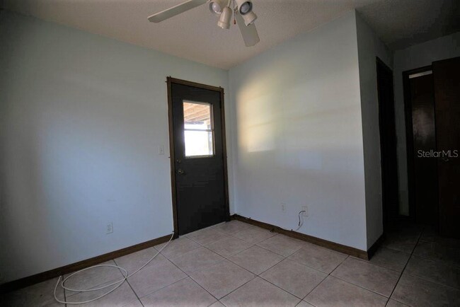 Building Photo - 124 Lakeview Dr