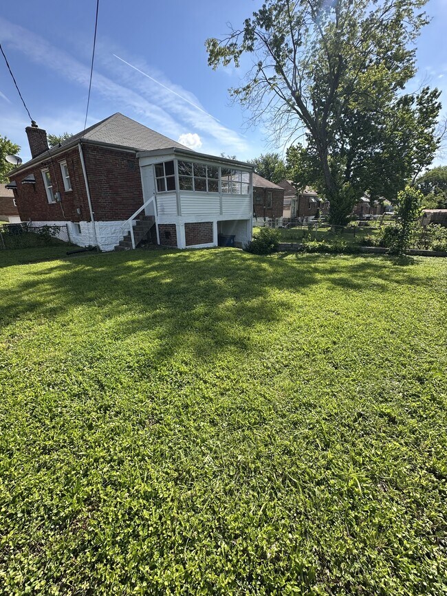 Building Photo - 2142 Fairhaven Dr
