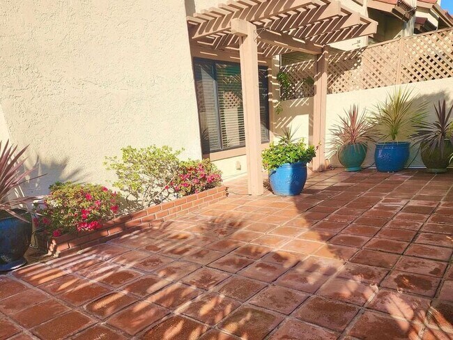 Building Photo - 8396 Sunbeam Cir