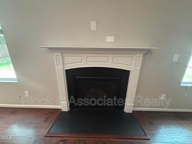 Building Photo - 4 White Spruce Ct