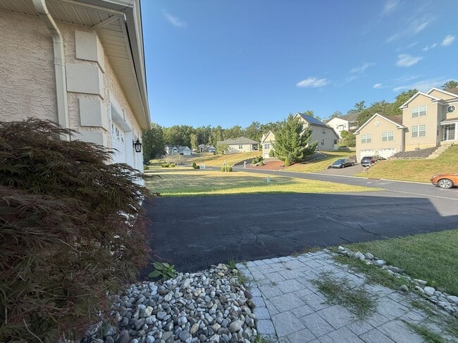 Building Photo - 3145 Pine Valley Way