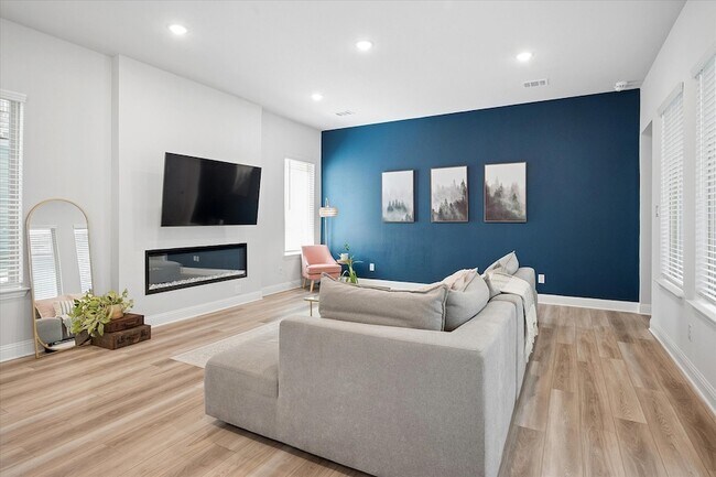 Building Photo - 7207 Daytona Mews