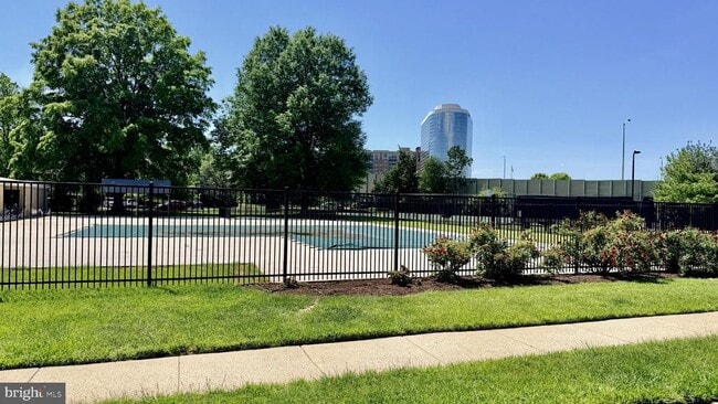 Building Photo - 1225 Martha Custis Dr
