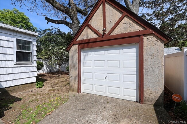 Building Photo - 987 Kings Pkwy