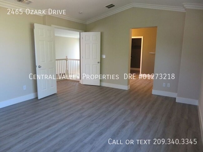 Building Photo - 2465 Ozark Dr