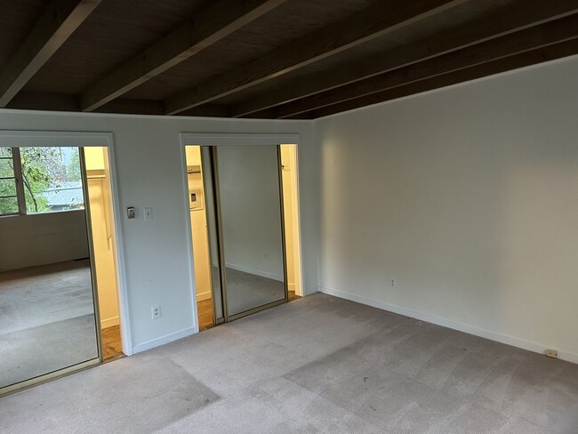 Building Photo - Wonderful 2-Bedroom 1-Bath Home