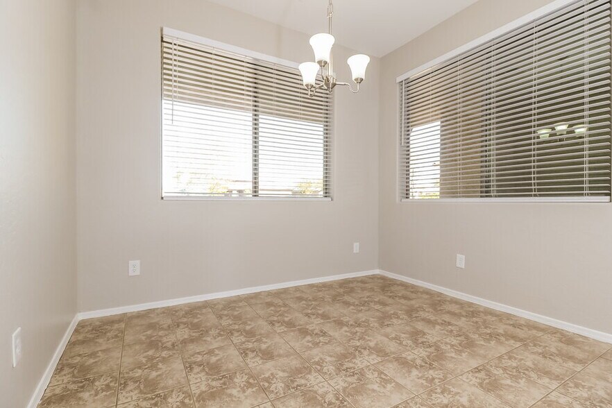 Building Photo - 709 E Whyman Ave