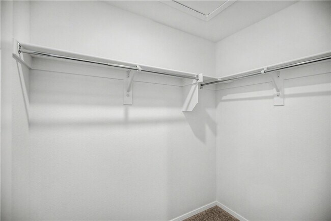 Building Photo - 406 W Cloud Dr