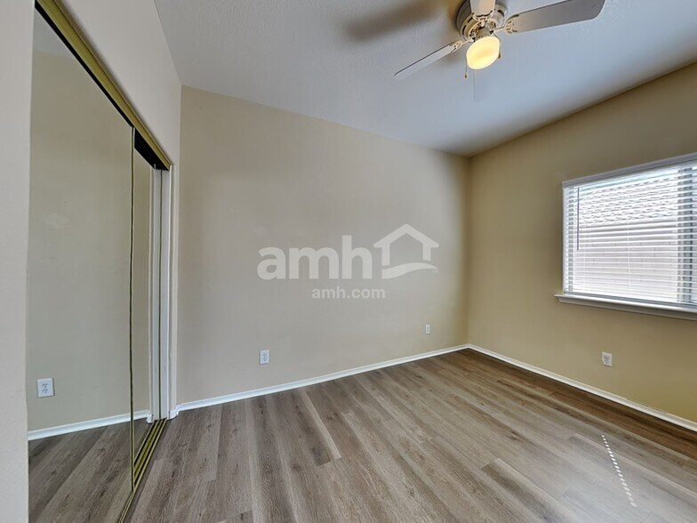 Building Photo - 11852 W Cambridge Ave