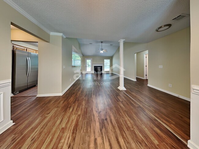 Building Photo - 260 Pampas Dr