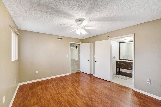 Building Photo - 9470 Tangerine Pl