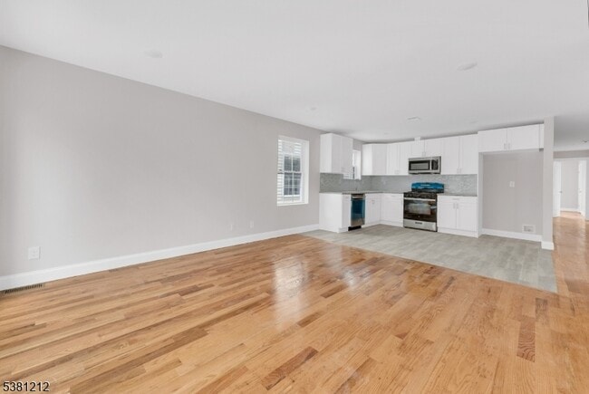 Building Photo - 138 Milford Ave