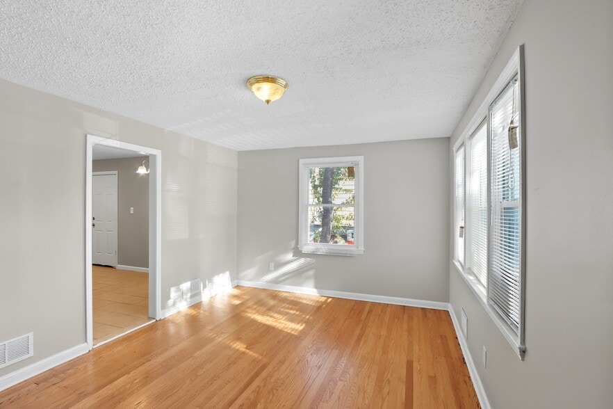 Building Photo - 4924 Frankford Ave