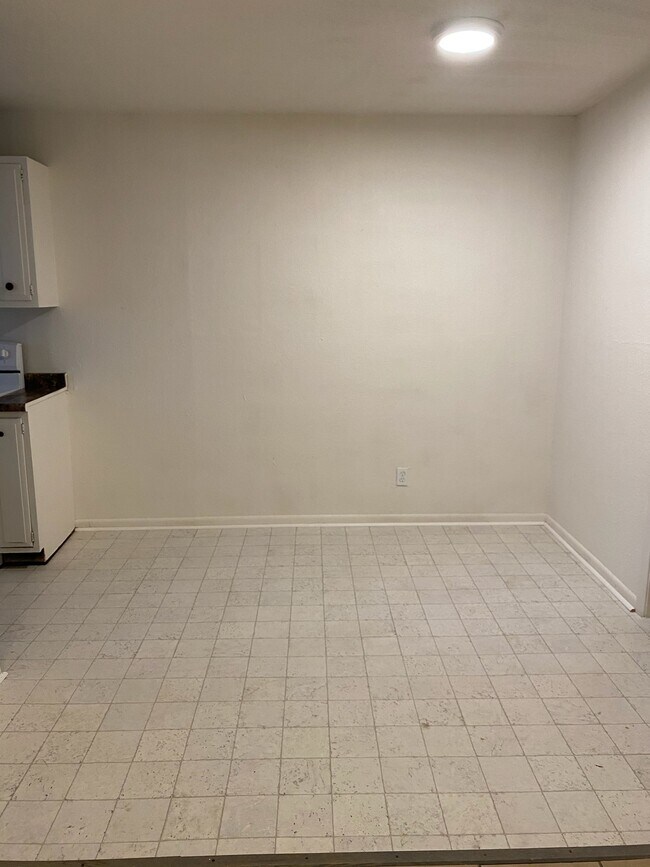 Building Photo - 4348 Sullivan St