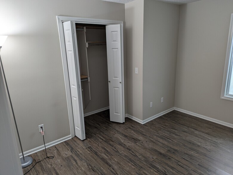 3rd Bedroom - 15210 Water Oak Plz