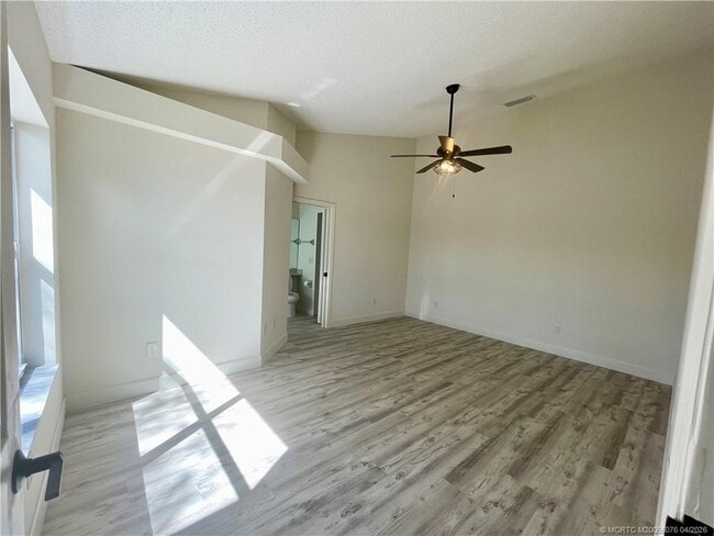 Building Photo - 4690 SW Babylon St