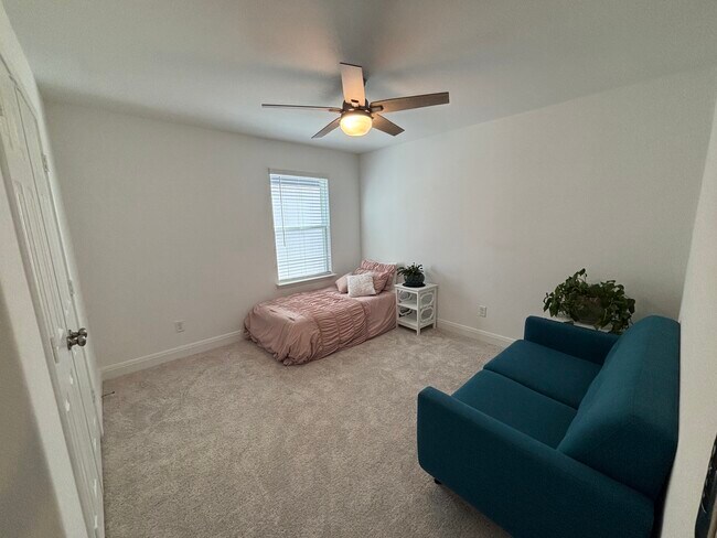 Building Photo - 428 Acuff Ln