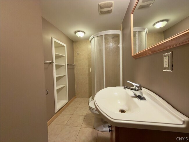 Building Photo - 112 Terrace Cir