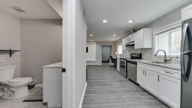 Building Photo - 48 E Reed Ave