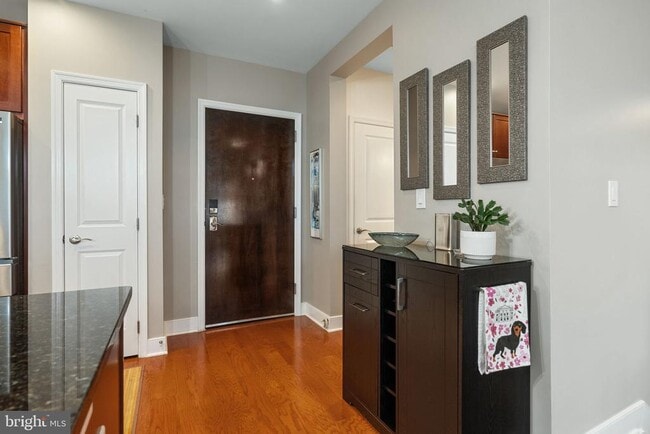 Building Photo - 1418 N Rhodes St