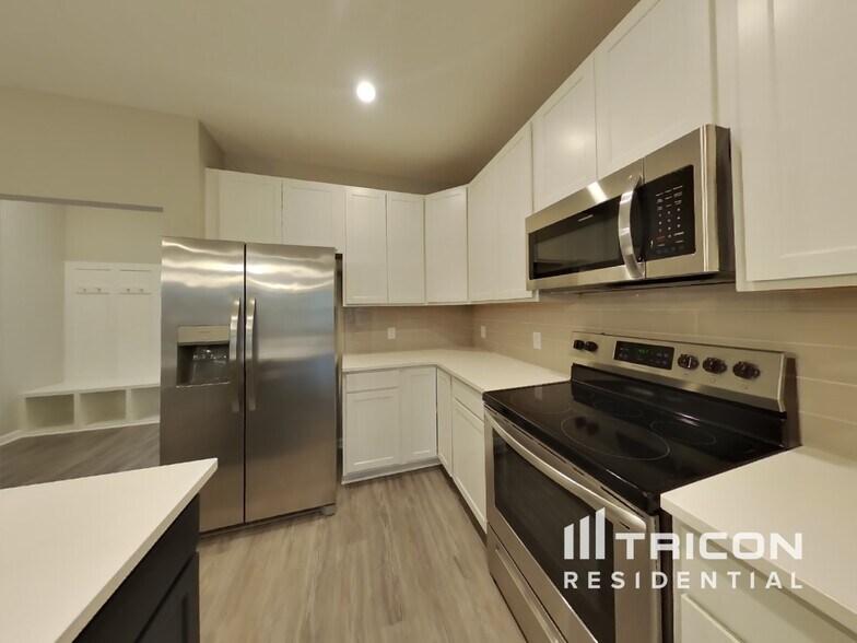 Building Photo - 301 Thomas Point Dr