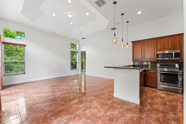 Building Photo - 7140 Pinecreek Way
