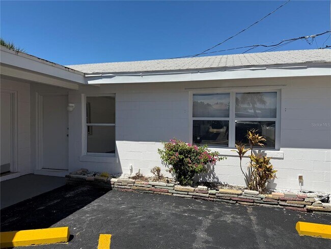 Building Photo - 551 73rd Ave