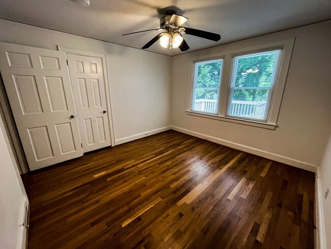 Building Photo - Gorgeous Greensboro 3 Bedroom 2 Bathroom H...