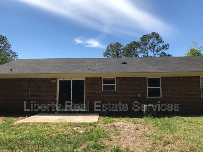 Building Photo - 454 Elm St