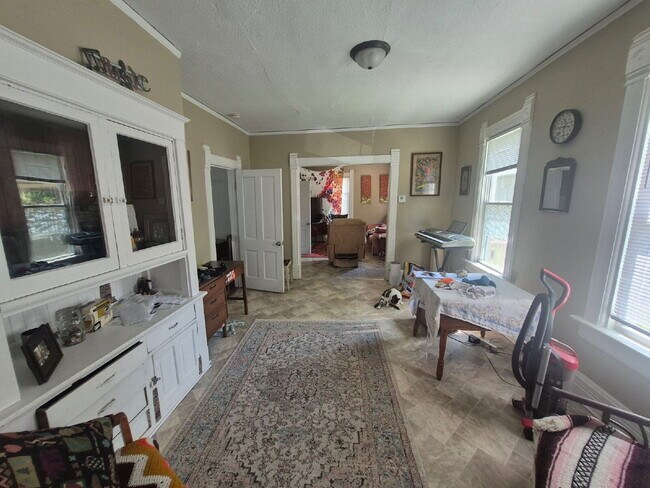 Primary Photo - 2723 N Booth St