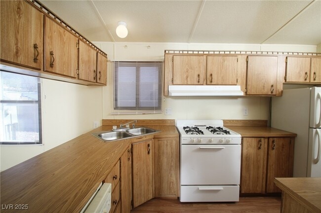 Building Photo - 5964 Shenandoah Ave