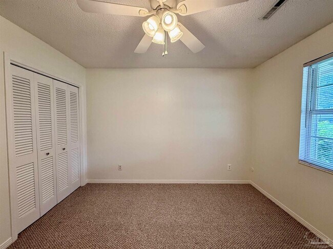 Building Photo - 204 Nandina Rd