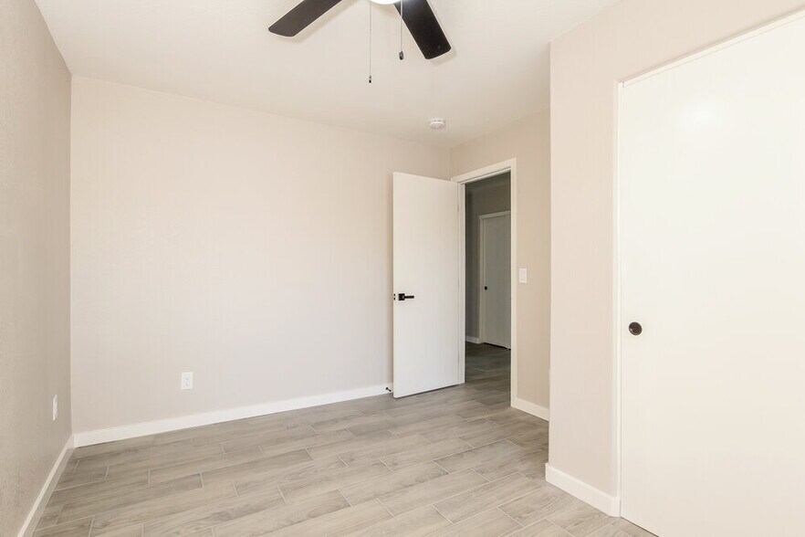 Building Photo - 15915 W Tasha Dr