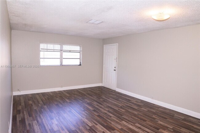 Building Photo - 4280 Woodside Dr