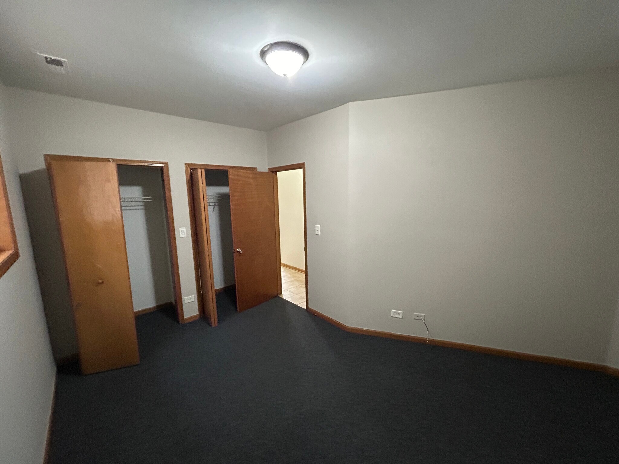 Building Photo - 5642 S Prairie Ave