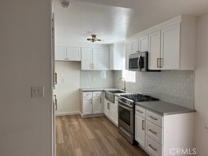 Building Photo - 410 E Plymouth St