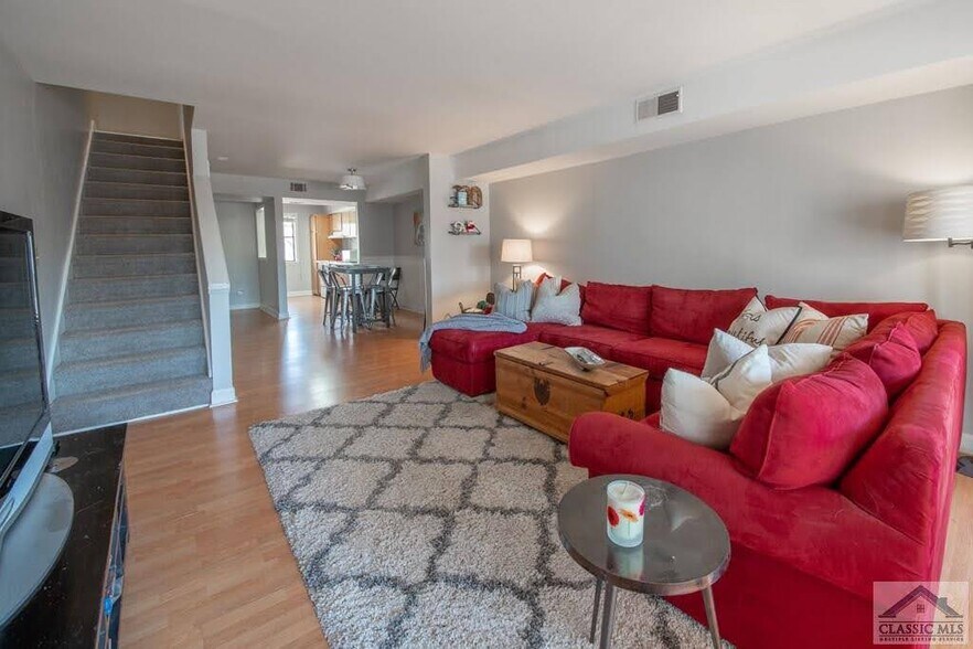 Building Photo - 290 Appleby Dr