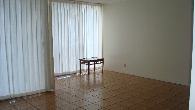 Building Photo - PARTLY FURNISHED STUDIO 1 BATH