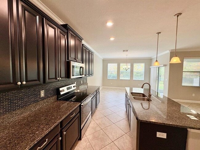 Building Photo - 1695 Ludington Ave