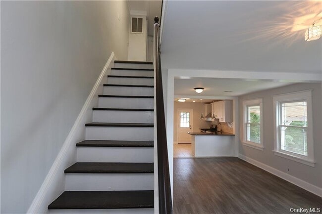 Building Photo - 6 Catherine St