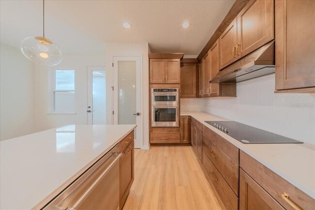 Building Photo - 1895 Pinecliff Dr