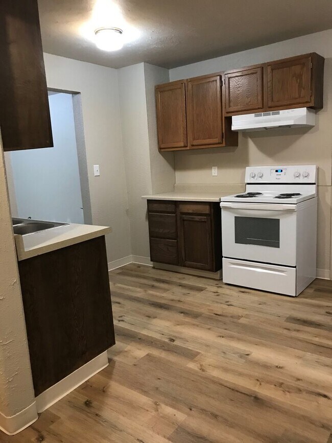 Building Photo - BEL250