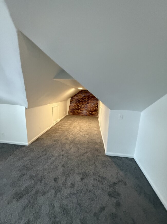 Building Photo - 5752 Bishop St