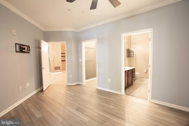 Building Photo - 350 W Elm St