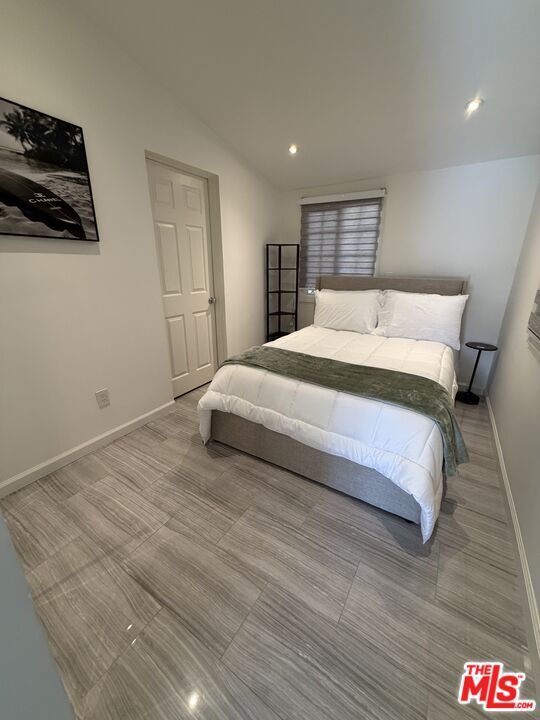 Building Photo - 602-6025 N Maple Dr